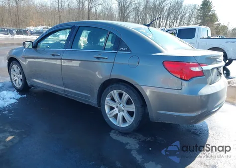 2013 Chrysler 200 Touring z USA, uszkodzony, nr VIN 1C3CCBBB2DN597566